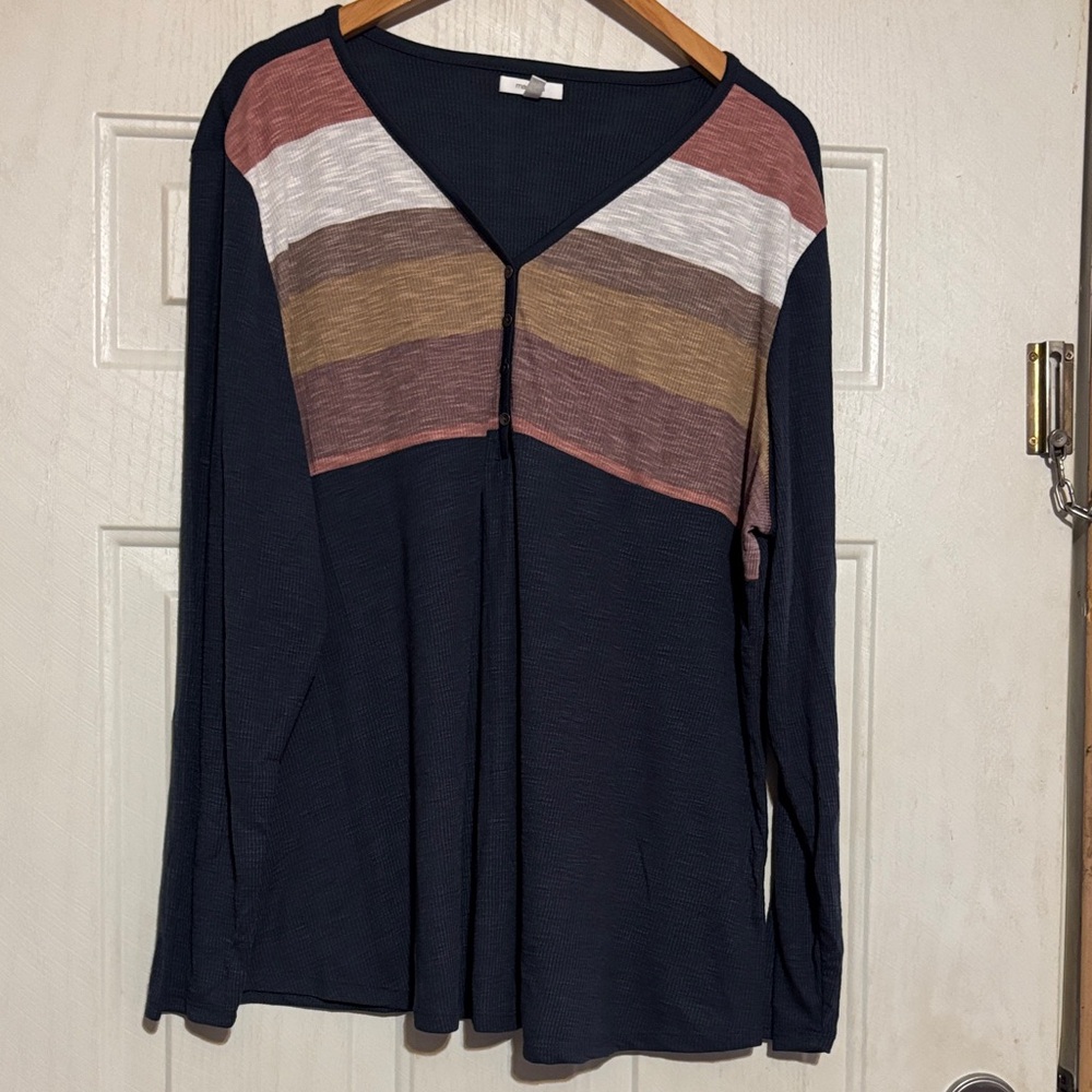 Maurices Grey and Multicolor V-Neck Long Sleeve Top